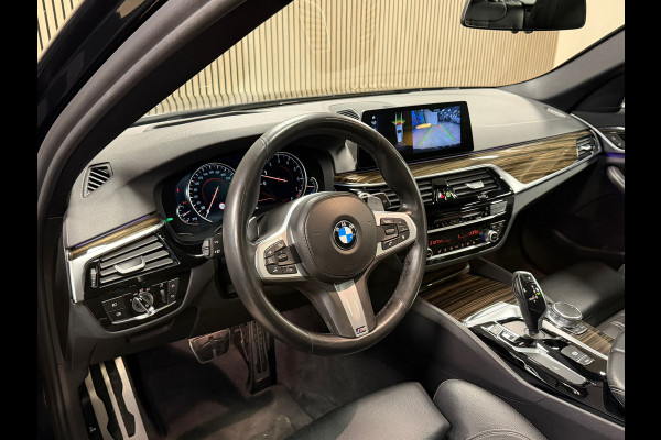 BMW 5 Serie Touring 540i M xDrive High Executive AUT. PANORAMADAK HEAD-UP NAVIGATIE CAMERA STOELVERWARMING LEDER SFEERVERLICHTING