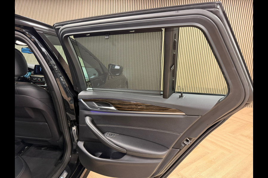 BMW 5 Serie Touring 540i M xDrive High Executive AUT. PANORAMADAK HEAD-UP NAVIGATIE CAMERA STOELVERWARMING LEDER SFEERVERLICHTING