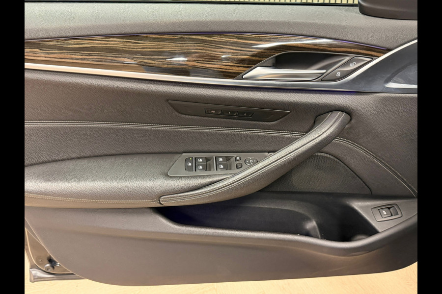 BMW 5 Serie Touring 540i M xDrive High Executive AUT. PANORAMADAK HEAD-UP NAVIGATIE CAMERA STOELVERWARMING LEDER SFEERVERLICHTING
