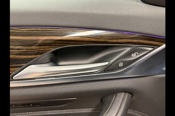 BMW 5 Serie Touring 540i M xDrive High Executive AUT. PANORAMADAK HEAD-UP NAVIGATIE CAMERA STOELVERWARMING LEDER SFEERVERLICHTING