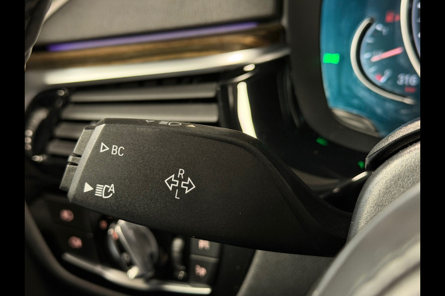 BMW 5 Serie Touring 540i M xDrive High Executive AUT. PANORAMADAK HEAD-UP NAVIGATIE CAMERA STOELVERWARMING LEDER SFEERVERLICHTING