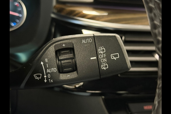 BMW 5 Serie Touring 540i M xDrive High Executive AUT. PANORAMADAK HEAD-UP NAVIGATIE CAMERA STOELVERWARMING LEDER SFEERVERLICHTING