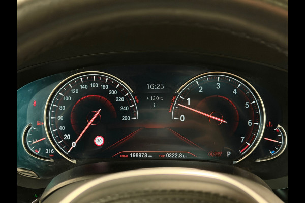 BMW 5 Serie Touring 540i M xDrive High Executive AUT. PANORAMADAK HEAD-UP NAVIGATIE CAMERA STOELVERWARMING LEDER SFEERVERLICHTING