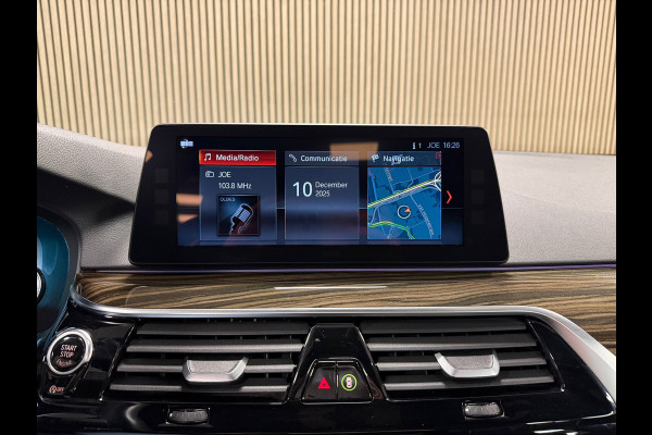 BMW 5 Serie Touring 540i M xDrive High Executive AUT. PANORAMADAK HEAD-UP NAVIGATIE CAMERA STOELVERWARMING LEDER SFEERVERLICHTING