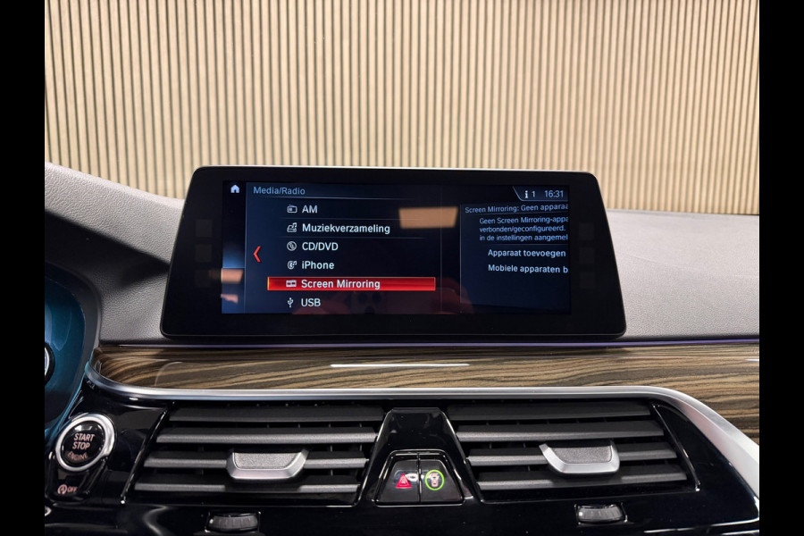 BMW 5 Serie Touring 540i M xDrive High Executive AUT. PANORAMADAK HEAD-UP NAVIGATIE CAMERA STOELVERWARMING LEDER SFEERVERLICHTING