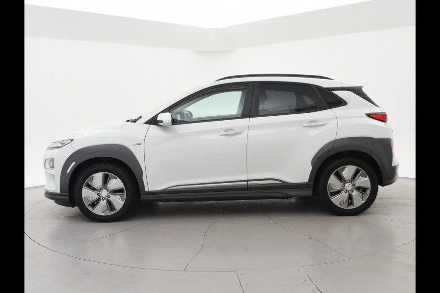 Hyundai Kona EV PREMIUM 64 KWH + LEDER | HEAD-UP | STUUR/STOELVERWARMING | CAMERA | ADAPTIVE CRUISE CONTROL