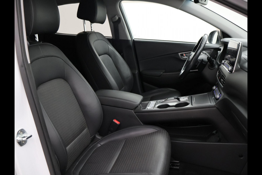Hyundai Kona EV PREMIUM 64 KWH + LEDER | HEAD-UP | STUUR/STOELVERWARMING | CAMERA | ADAPTIVE CRUISE CONTROL