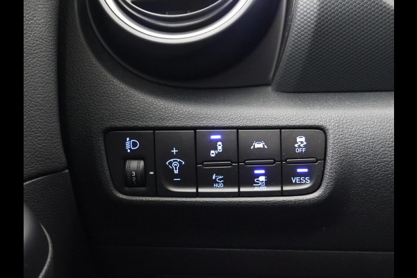 Hyundai Kona EV PREMIUM 64 KWH + LEDER | HEAD-UP | STUUR/STOELVERWARMING | CAMERA | ADAPTIVE CRUISE CONTROL