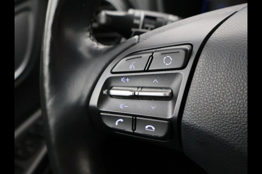 Hyundai Kona EV PREMIUM 64 KWH + LEDER | HEAD-UP | STUUR/STOELVERWARMING | CAMERA | ADAPTIVE CRUISE CONTROL
