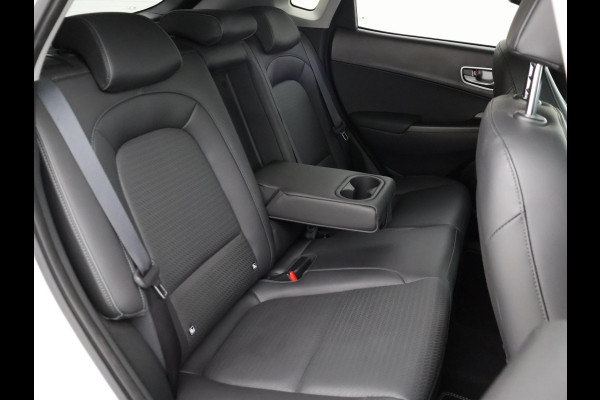 Hyundai Kona EV PREMIUM 64 KWH + LEDER | HEAD-UP | STUUR/STOELVERWARMING | CAMERA | ADAPTIVE CRUISE CONTROL