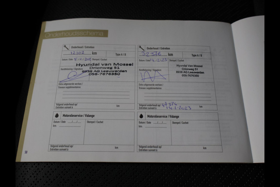 Hyundai Kona EV PREMIUM 64 KWH + LEDER | HEAD-UP | STUUR/STOELVERWARMING | CAMERA | ADAPTIVE CRUISE CONTROL