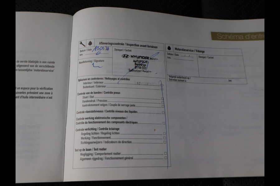 Hyundai Kona EV PREMIUM 64 KWH + LEDER | HEAD-UP | STUUR/STOELVERWARMING | CAMERA | ADAPTIVE CRUISE CONTROL