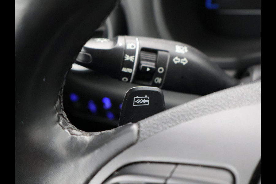 Hyundai Kona EV PREMIUM 64 KWH + LEDER | HEAD-UP | STUUR/STOELVERWARMING | CAMERA | ADAPTIVE CRUISE CONTROL