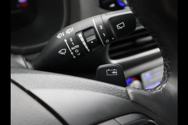 Hyundai Kona EV PREMIUM 64 KWH + LEDER | HEAD-UP | STUUR/STOELVERWARMING | CAMERA | ADAPTIVE CRUISE CONTROL