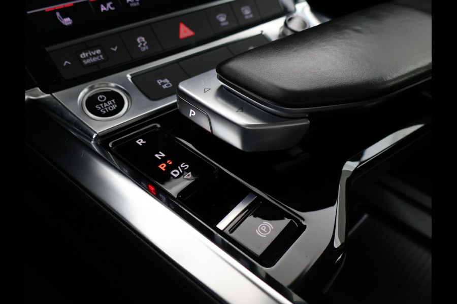 Audi e-tron 55 QUATTRO 95 kWh + TREKHAAK | NACHTZICHT | LUCHTVERING | HEAD-UP | ADAPTIVE CRUISE CONTROL