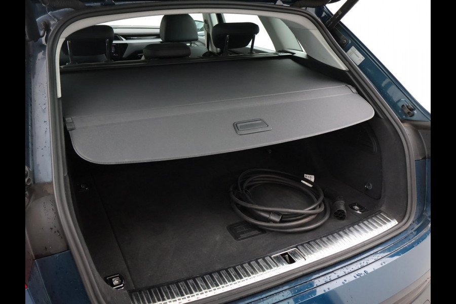 Audi e-tron 55 QUATTRO 95 kWh + TREKHAAK | NACHTZICHT | LUCHTVERING | HEAD-UP | ADAPTIVE CRUISE CONTROL