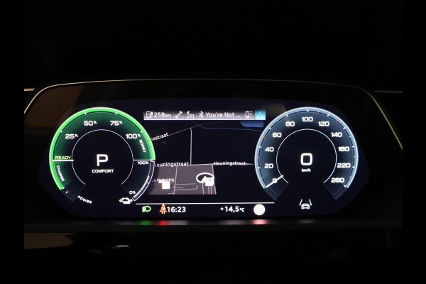 Audi e-tron 55 QUATTRO 95 kWh + TREKHAAK | NACHTZICHT | LUCHTVERING | HEAD-UP | ADAPTIVE CRUISE CONTROL