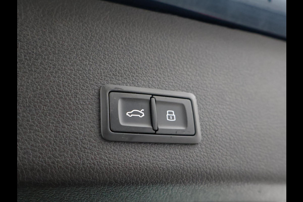 Audi e-tron 55 QUATTRO 95 kWh + TREKHAAK | NACHTZICHT | LUCHTVERING | HEAD-UP | ADAPTIVE CRUISE CONTROL