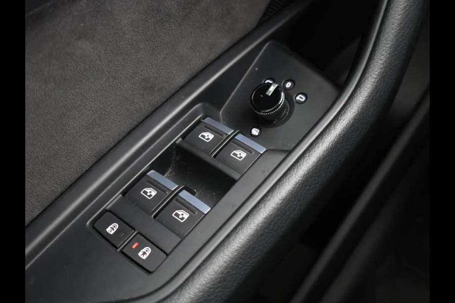 Audi e-tron 55 QUATTRO 95 kWh + TREKHAAK | NACHTZICHT | LUCHTVERING | HEAD-UP | ADAPTIVE CRUISE CONTROL