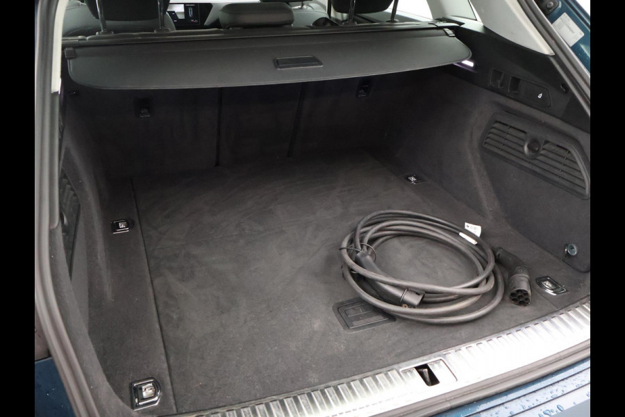 Audi e-tron 55 QUATTRO 95 kWh + TREKHAAK | NACHTZICHT | LUCHTVERING | HEAD-UP | ADAPTIVE CRUISE CONTROL