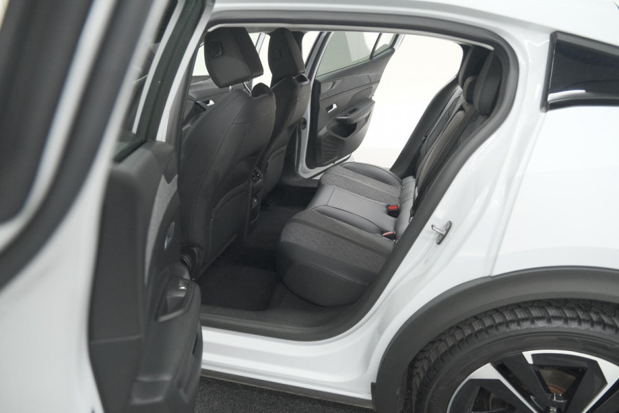 Peugeot 408 Hybrid 136 e-DCS6 Allure | 360 Camera | Adaptieve Cruise Control | Allseason Banden | Navigatie