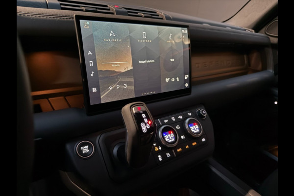 Land Rover Defender 110 P300e X-Dynamic SE ACC/Head-up/trekh/cold climate/5jrgarantie/Panoramadak/BTW