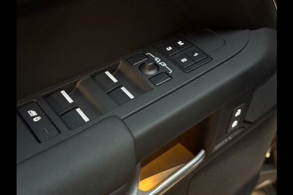 Land Rover Defender 110 P300e X-Dynamic SE ACC/Head-up/trekh/cold climate/5jrgarantie/Panoramadak/BTW