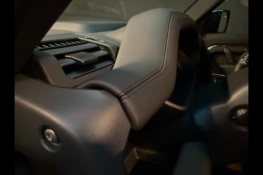 Land Rover Defender 110 P300e X-Dynamic SE ACC/Head-up/trekh/cold climate/5jrgarantie/Panoramadak/BTW