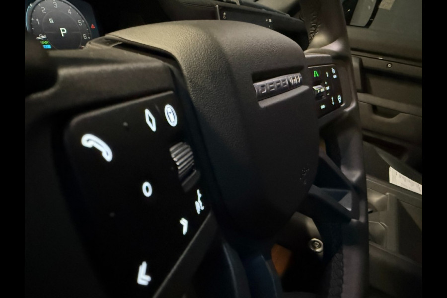 Land Rover Defender 110 P300e X-Dynamic SE ACC/Head-up/trekh/cold climate/5jrgarantie/Panoramadak/BTW