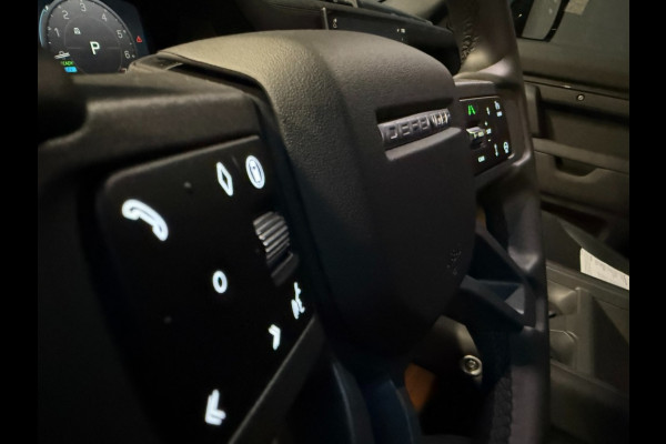 Land Rover Defender 110 P300e X-Dynamic SE ACC/Head-up/trekh/cold climate/5jrgarantie/Panoramadak/BTW