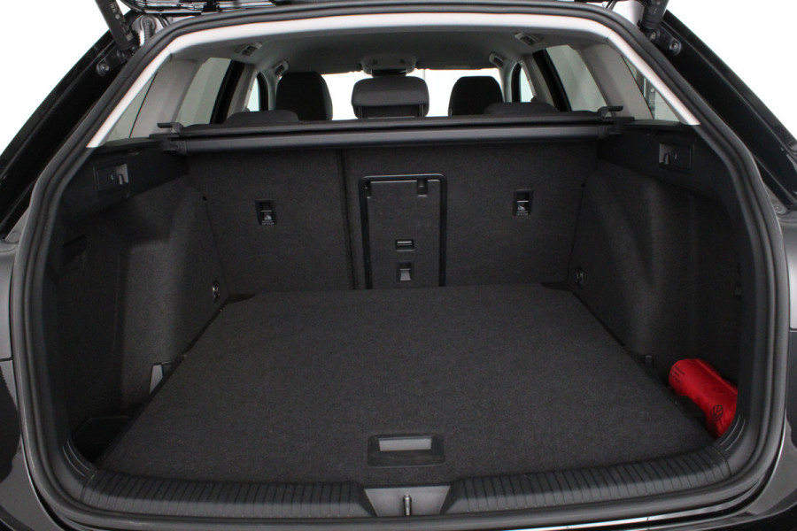 Volkswagen Golf Variant 1.0 eTSI Life Business Camera/Trekhaak/winterpakket/17inch/Adaptieve cruise control