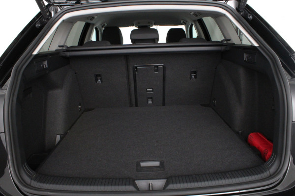 Volkswagen Golf Variant 1.0 eTSI Life Business Camera/Trekhaak/winterpakket/17inch/Adaptieve cruise control