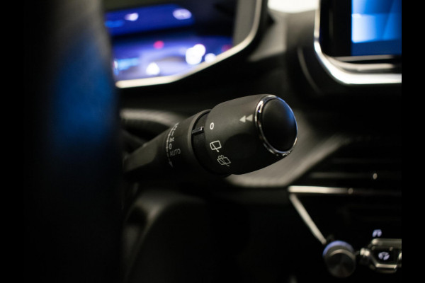 Peugeot 2008 1.2 PureTech GT-Line Sport (APPLECARPLAY,CAMERA,NAVIGATIE,CRUISE,LED,CLIMATE,SPORTSTOELEN,LM VELGEN,NETTE STAAT)