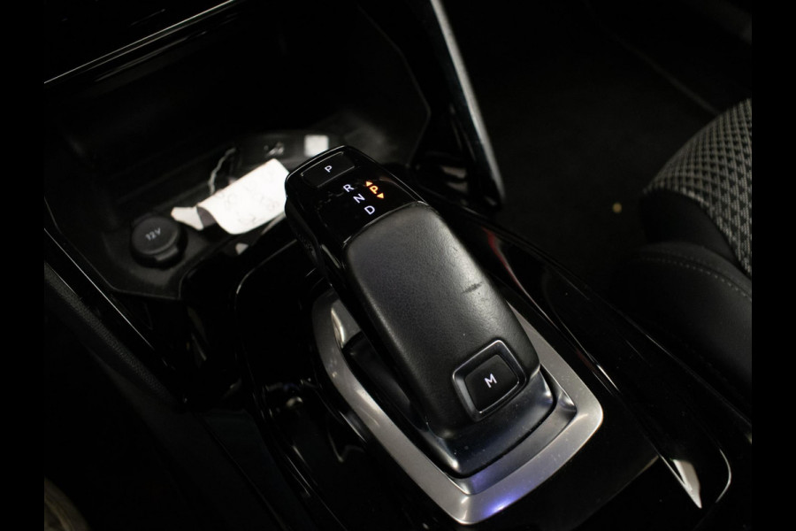 Peugeot 2008 1.2 PureTech GT-Line Sport (APPLECARPLAY,CAMERA,NAVIGATIE,CRUISE,LED,CLIMATE,SPORTSTOELEN,LM VELGEN,NETTE STAAT)