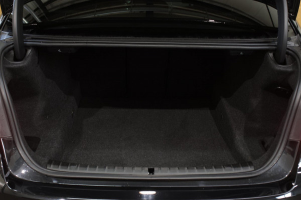 BMW 5 Serie M550i xDrive *Nachtzicht*Massage*H/K*360 Camera*Trekhaak*