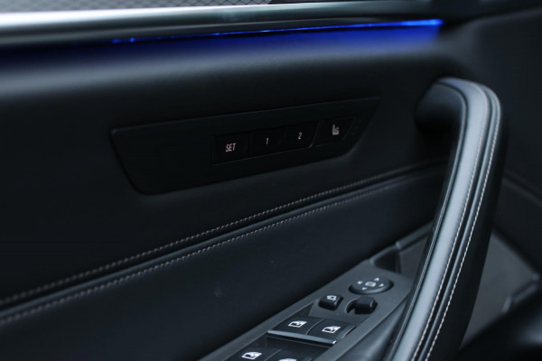 BMW 5 Serie M550i xDrive *Nachtzicht*Massage*H/K*360 Camera*Trekhaak*