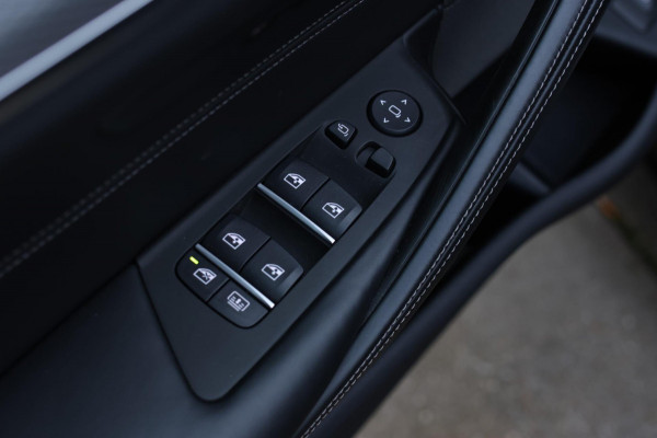 BMW 5 Serie M550i xDrive *Nachtzicht*Massage*H/K*360 Camera*Trekhaak*