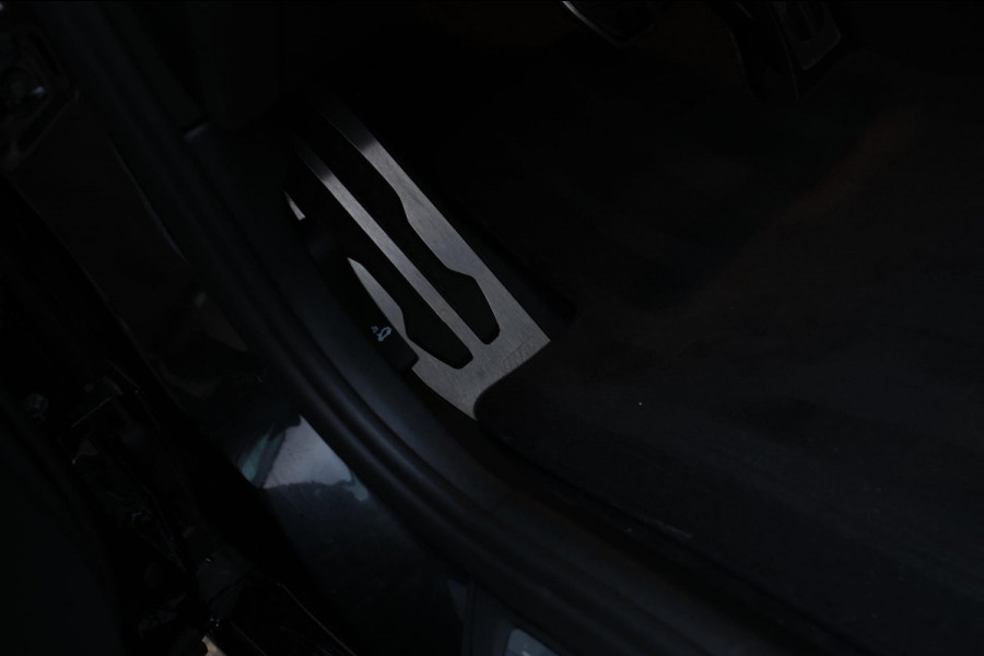 BMW 5 Serie M550i xDrive *Nachtzicht*Massage*H/K*360 Camera*Trekhaak*