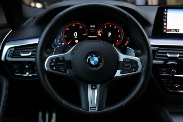 BMW 5 Serie M550i xDrive *Nachtzicht*Massage*H/K*360 Camera*Trekhaak*