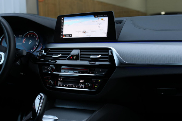 BMW 5 Serie M550i xDrive *Nachtzicht*Massage*H/K*360 Camera*Trekhaak*