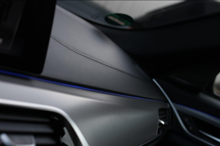 BMW 5 Serie M550i xDrive *Nachtzicht*Massage*H/K*360 Camera*Trekhaak*