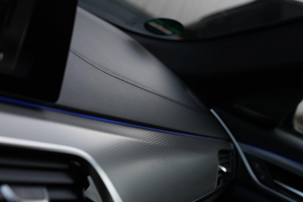 BMW 5 Serie M550i xDrive *Nachtzicht*Massage*H/K*360 Camera*Trekhaak*