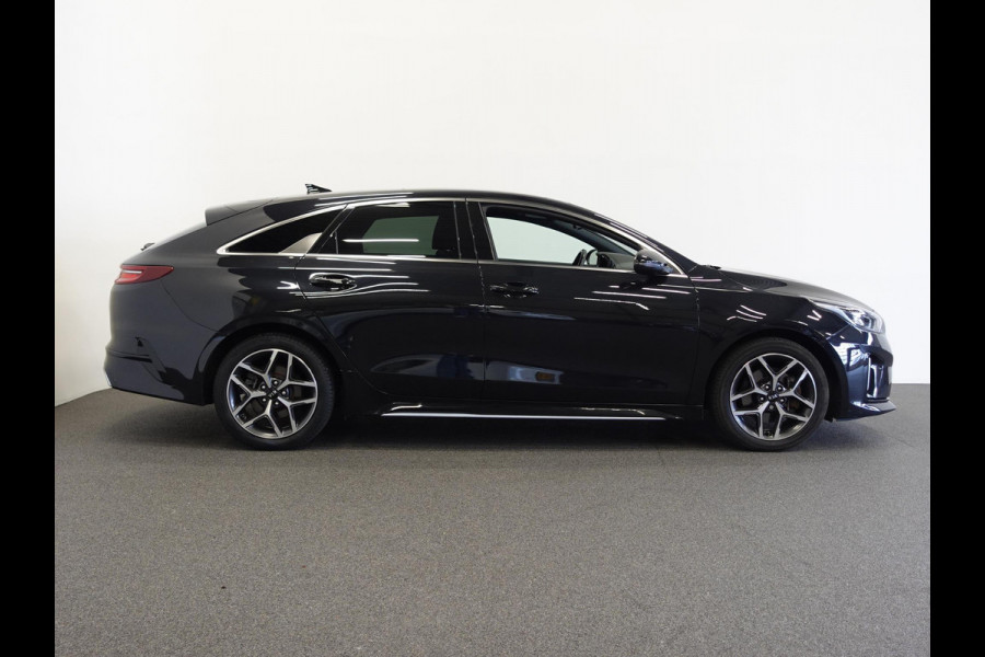 Kia ProCeed 1.4 T-GDI 140pk Automaat GT-Line Panoramadak LED Airco Navi Carplay PDC VA Camera Sportleder 17" LM Velgen Virtual Cockpit