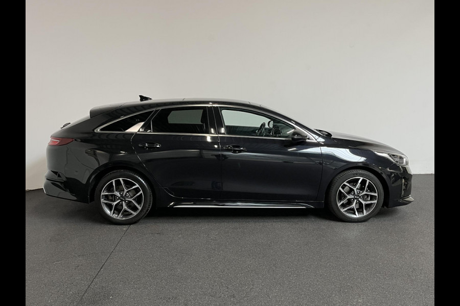 Kia ProCeed 1.5 T-GDi MHEV GT-Line Edition Climate control Cruise control adaptive Achteruitrijd camera Parkeersensoren achter Stuur verwarming Voorstoelen verwarmd Navigatie Apple Carplay/ Android Auto