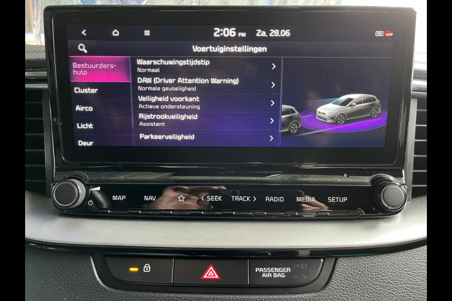 Kia ProCeed 1.5 T-GDi MHEV GT-Line Edition Climate control Cruise control adaptive Achteruitrijd camera Parkeersensoren achter Stuur verwarming Voorstoelen verwarmd Navigatie Apple Carplay/ Android Auto
