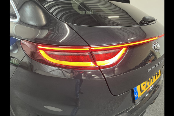 Kia ProCeed 1.5 T-GDi MHEV GT-Line Edition Climate control Cruise control adaptive Achteruitrijd camera Parkeersensoren achter Stuur verwarming Voorstoelen verwarmd Navigatie Apple Carplay/ Android Auto