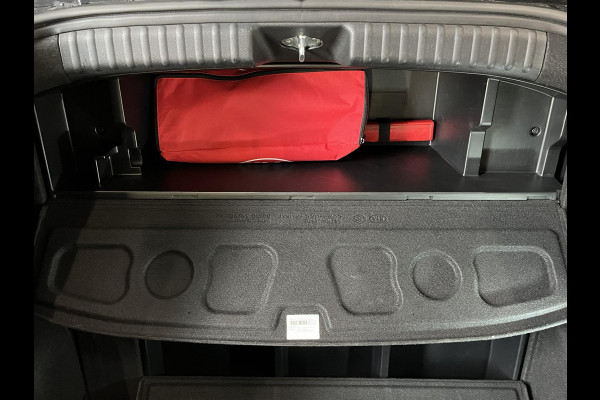 Kia ProCeed 1.5 T-GDi MHEV GT-Line Edition Climate control Cruise control adaptive Achteruitrijd camera Parkeersensoren achter Stuur verwarming Voorstoelen verwarmd Navigatie Apple Carplay/ Android Auto