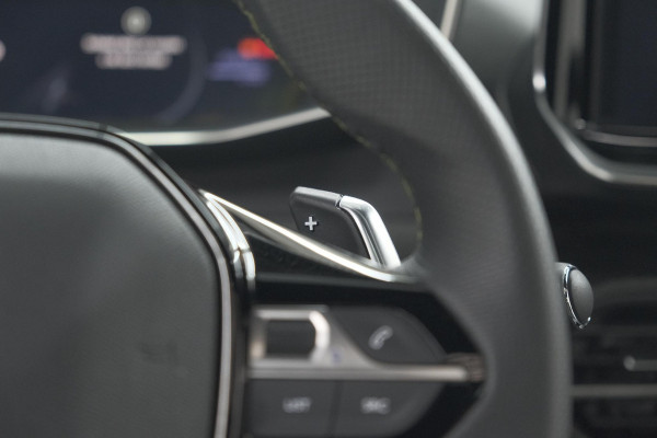 Peugeot 2008 Hybrid 136 e-DSC6 GT | 360 Camera | Panoramadak | Adaptieve Cruise Control | Dodehoekdetectie | Navigatie