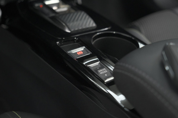 Peugeot 2008 Hybrid 136 e-DSC6 GT | 360 Camera | Panoramadak | Adaptieve Cruise Control | Dodehoekdetectie | Navigatie