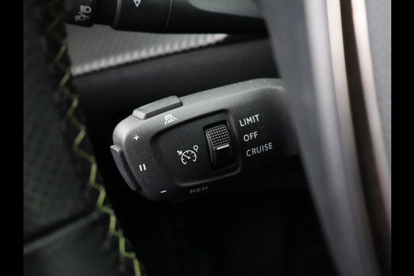 Peugeot e-2008 EV GT 50 kWh 3-FASE + ADAPTIVE CRUISE | STOELVERW. | 18 INCH | LED | APPLE CARPLAY | CAMERA